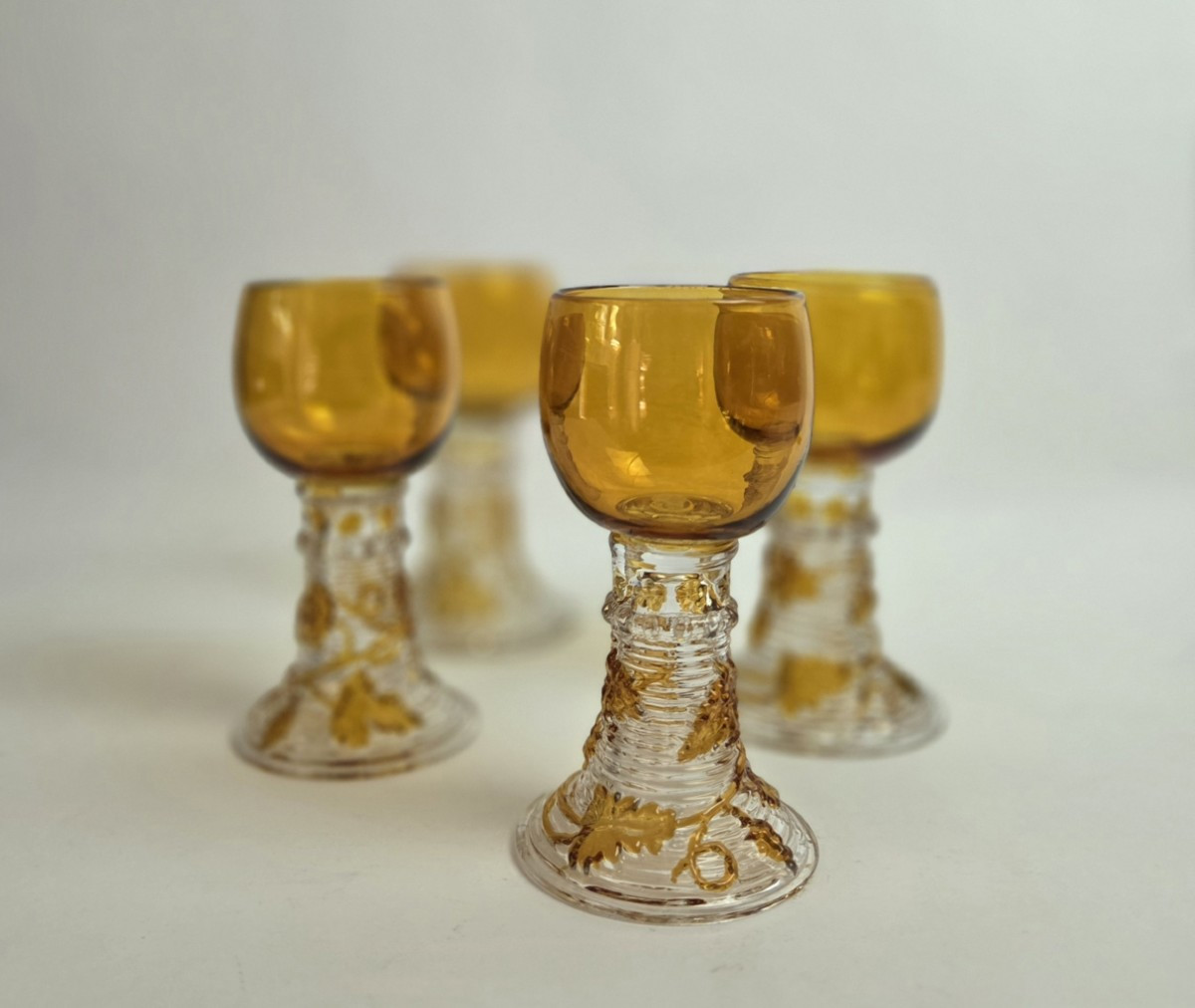 Verre Roemer à décor de vigne_Art nouveau