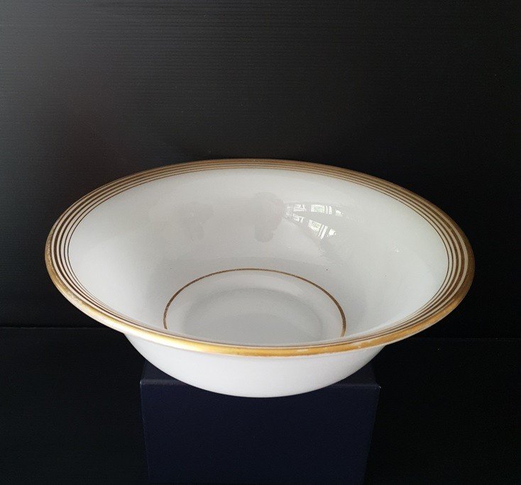 White And Gold Opaline Toilet Bowl And Pitcher-photo-1