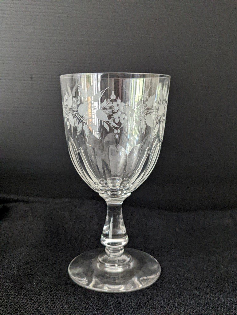 Série De Neuf Verres Taillés Et Gravés De Baccarat-photo-2