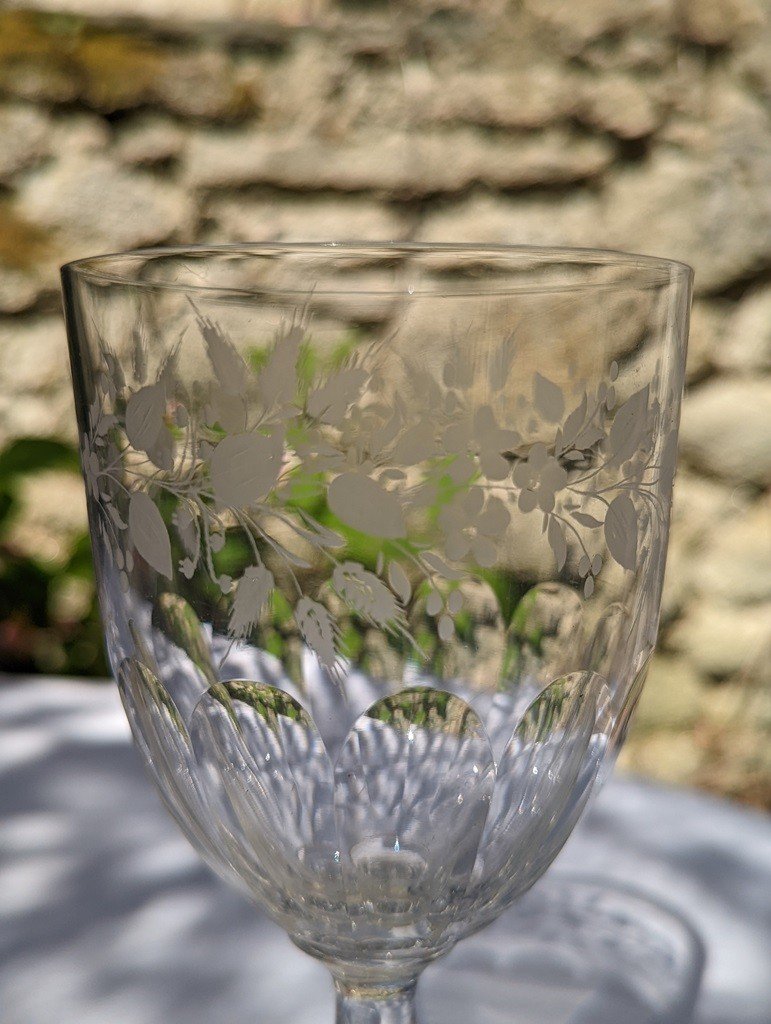 Série De Neuf Verres Taillés Et Gravés De Baccarat-photo-2