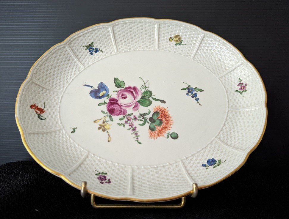 Plat En Porcelaine Fine De Frankhental 18ème.