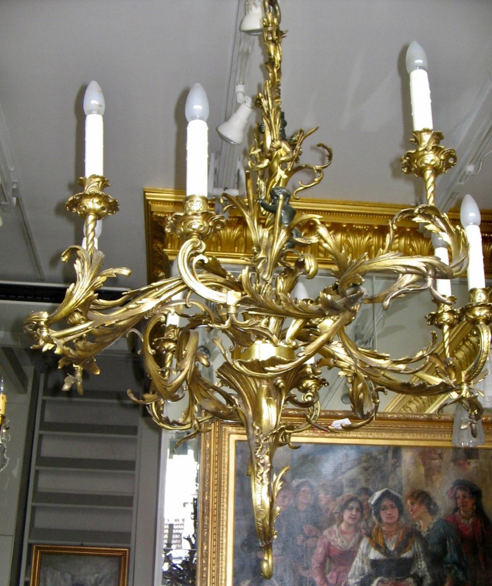 LUSTRE EN BRONZE A 8 BRAS DE LUMÈRE, SIGNÉ LUPPENS. RÉF:208