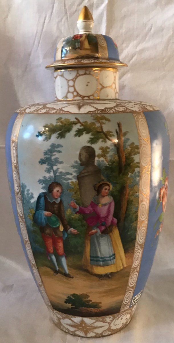Light Blue Porcelain Covered Pot With Galant Scenes Decorations. Ref: 163