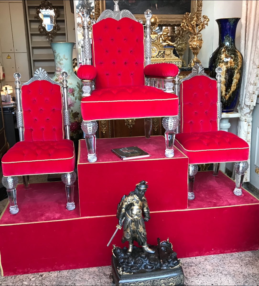 ENSEMBLE  TRÔNE ET SES DEUX CHAISES EN CRISTAL DE BACCARAT. RÉF: 18
