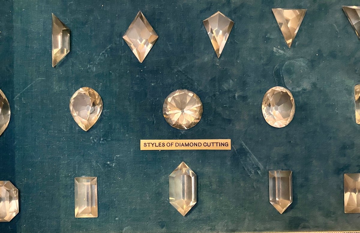 COFFRET DES REPLIQUES EN CRISTAL, DES DIAMANTS CONNUS. RÉF: 157-photo-2