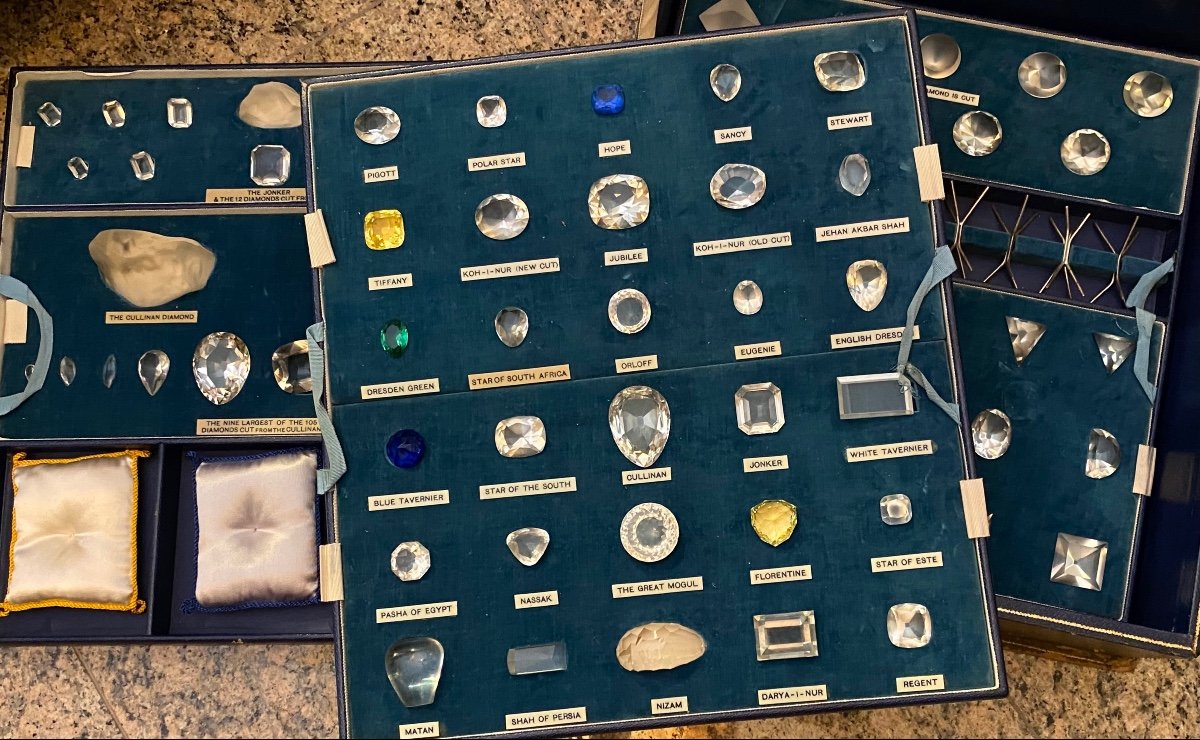 COFFRET DES REPLIQUES EN CRISTAL, DES DIAMANTS CONNUS. RÉF: 157-photo-3