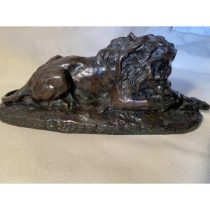 Bronze A Patine Brune. Lion Dévorant Une Biche, Signé Barye. Ref: 42