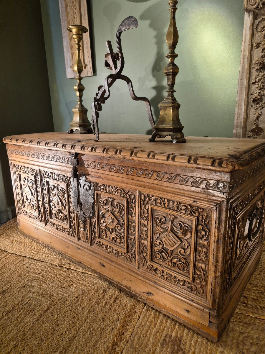 17th Century Walnut Chest-photo-2