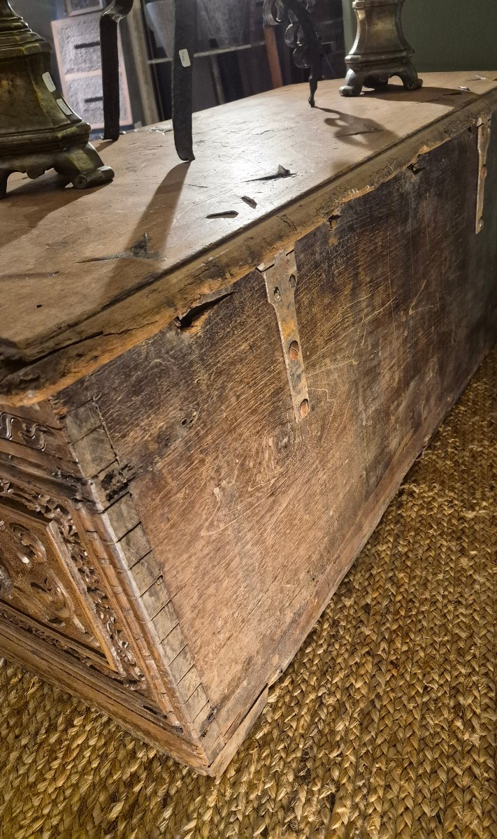 17th Century Walnut Chest-photo-2