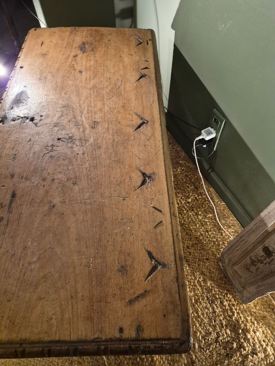 17th Century Walnut Chest-photo-5