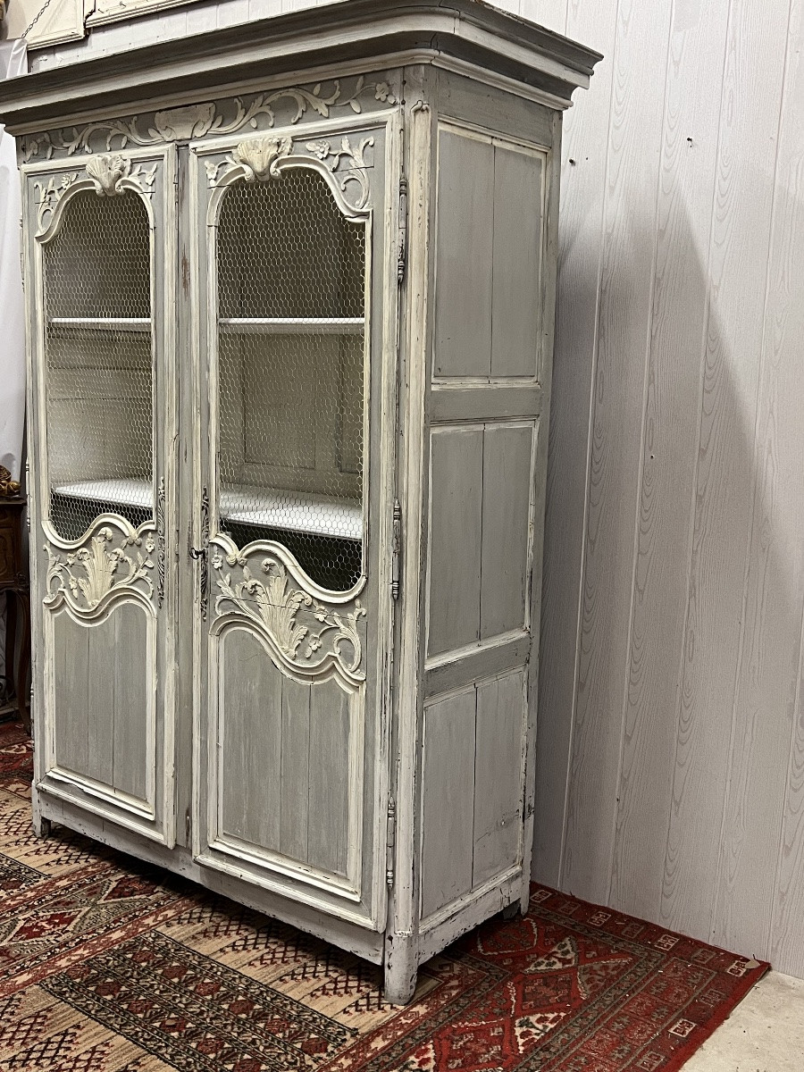 Patinated Wardrobe -photo-1