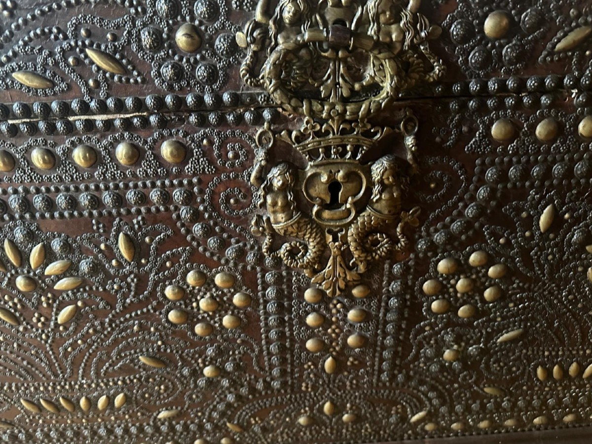 17th Century Trunk-photo-2