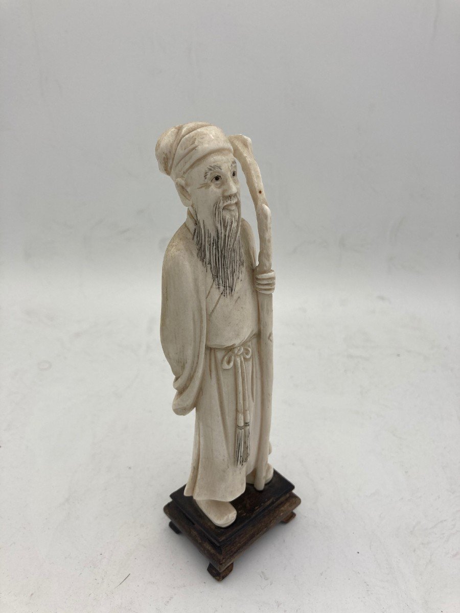 Chinese Ivory Sculpture Representing A Man With A Large Cane-photo-3