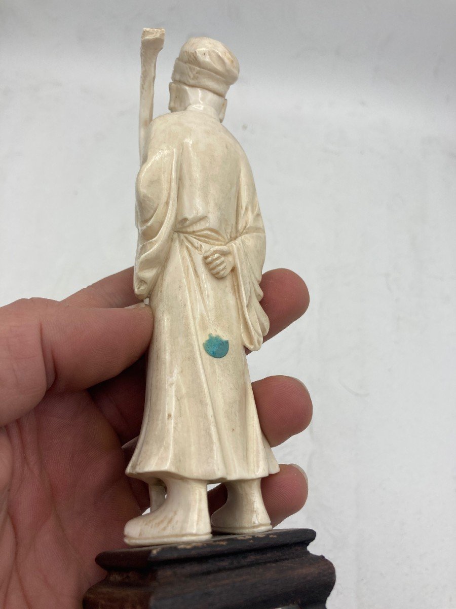 Chinese Ivory Sculpture Representing A Man With A Large Cane-photo-1