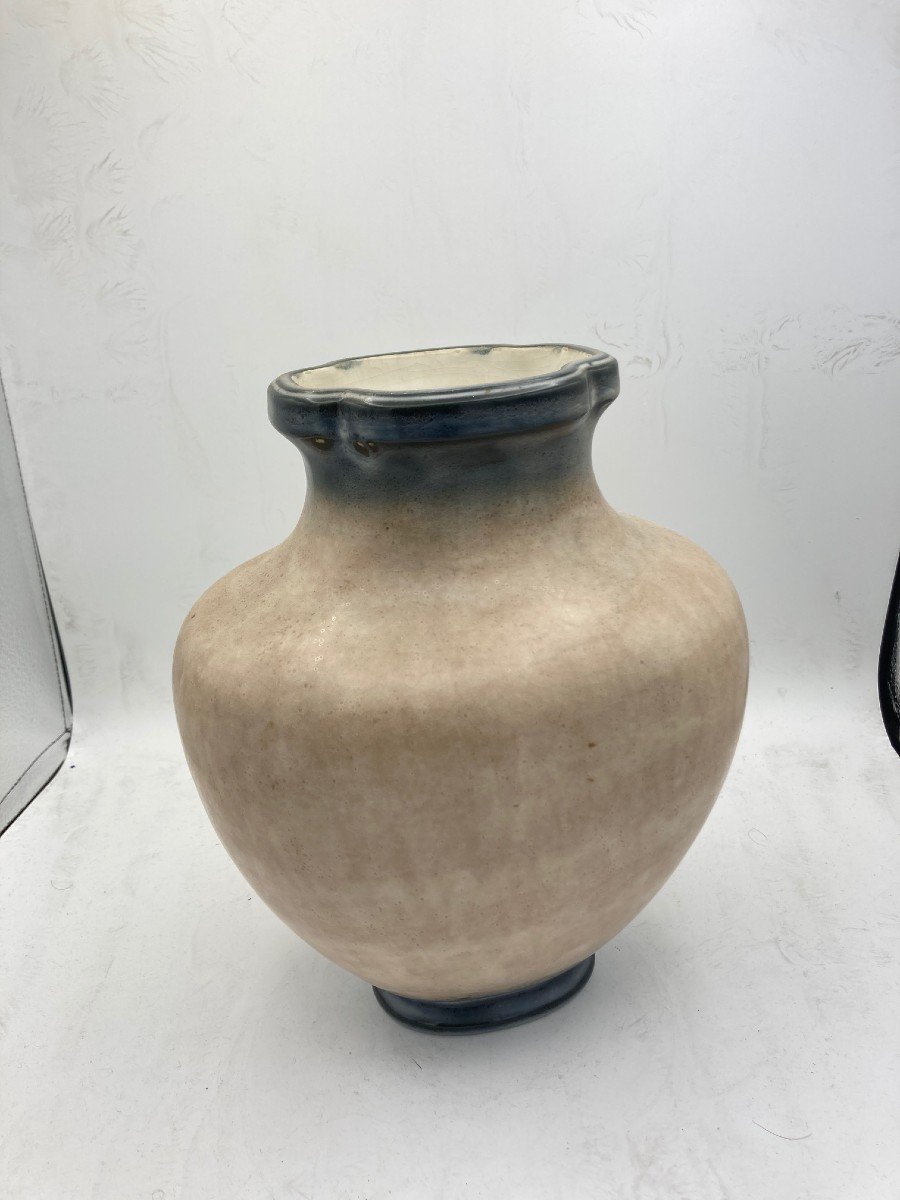 Vase en porcelaine de la Manufacture Nationale de Sevres