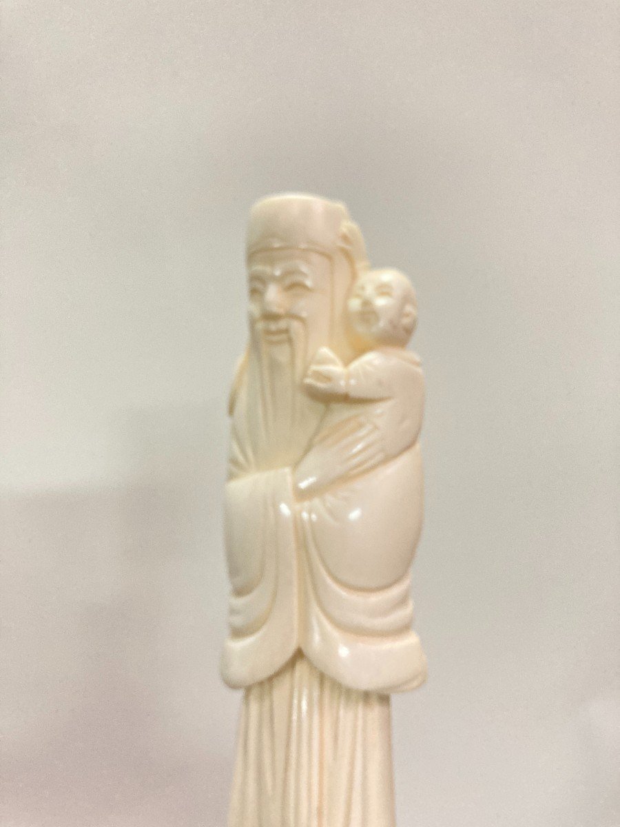 Small Ivory Statuette Representing An Old Man And A Child-photo-3