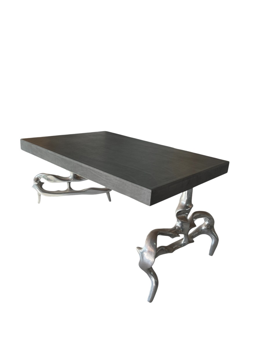 Table basse " Sculpture" en fonte d'aluminium et plateau cuir par Victor Roman