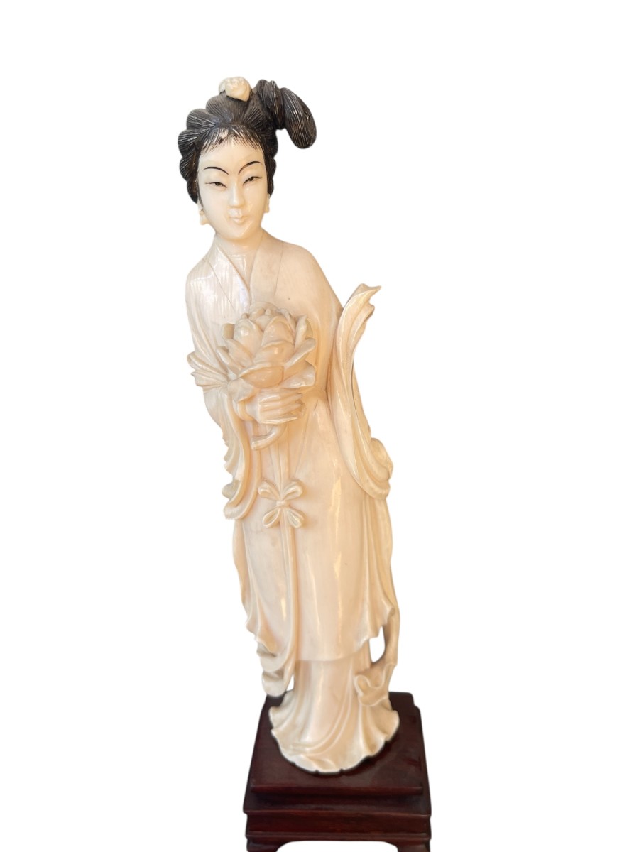 Sculpture de jeune femme Chinoise vers 1900