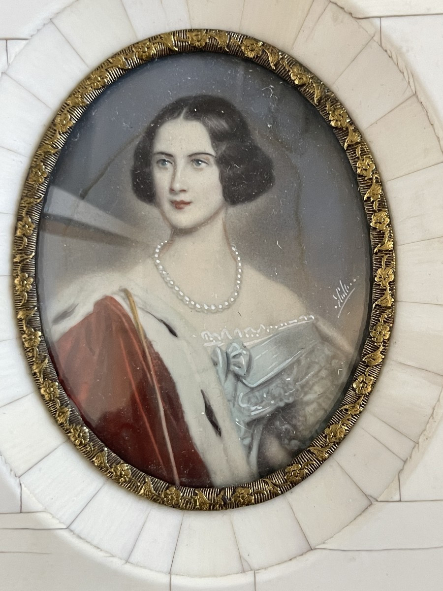 Very Beautiful Miniature Representing An Elegant Woman From The 19th Century