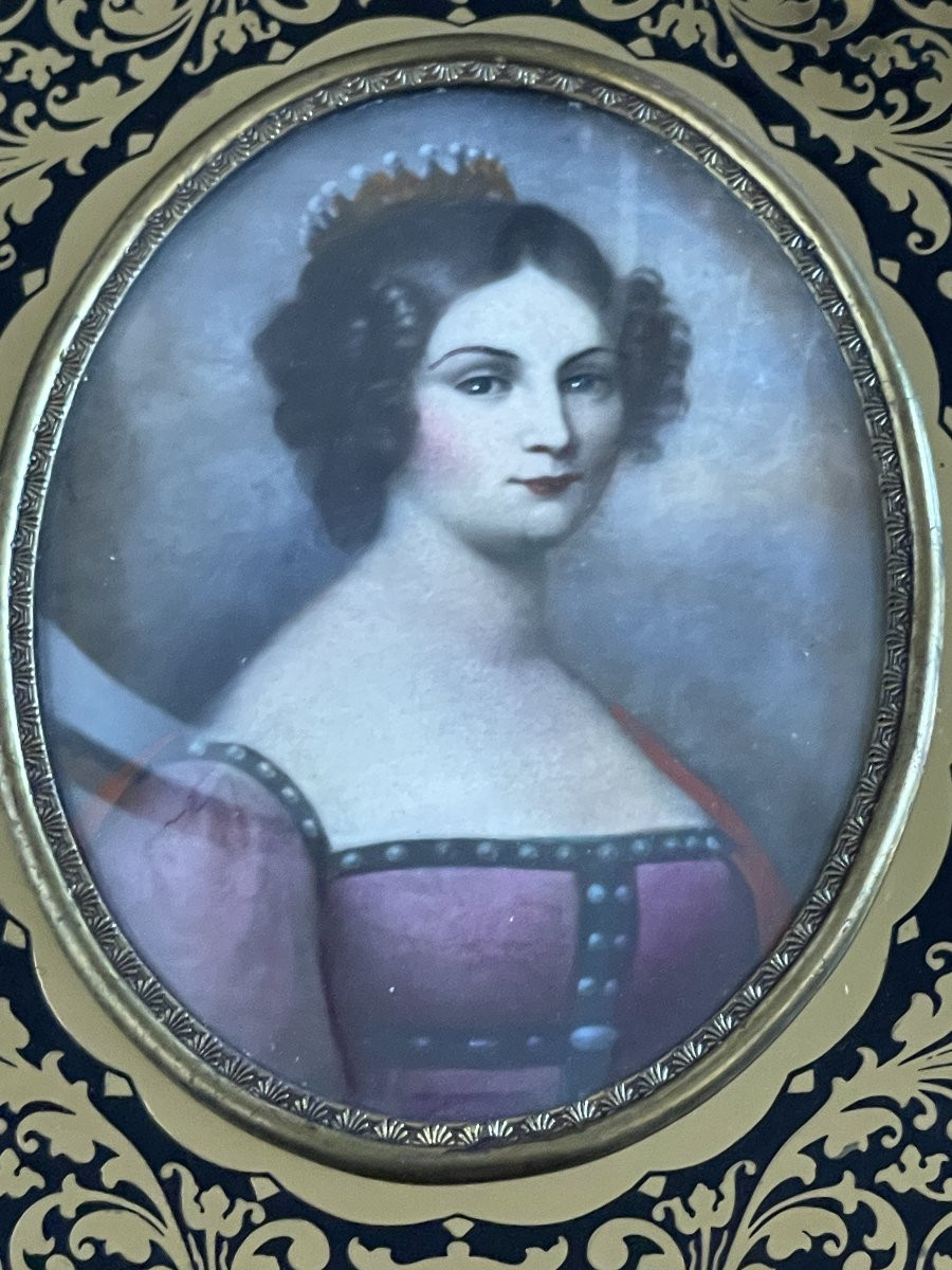 Ensemble de 3 miniatures sur ivoire représentant des femmes du XVII ème siècle-photo-2