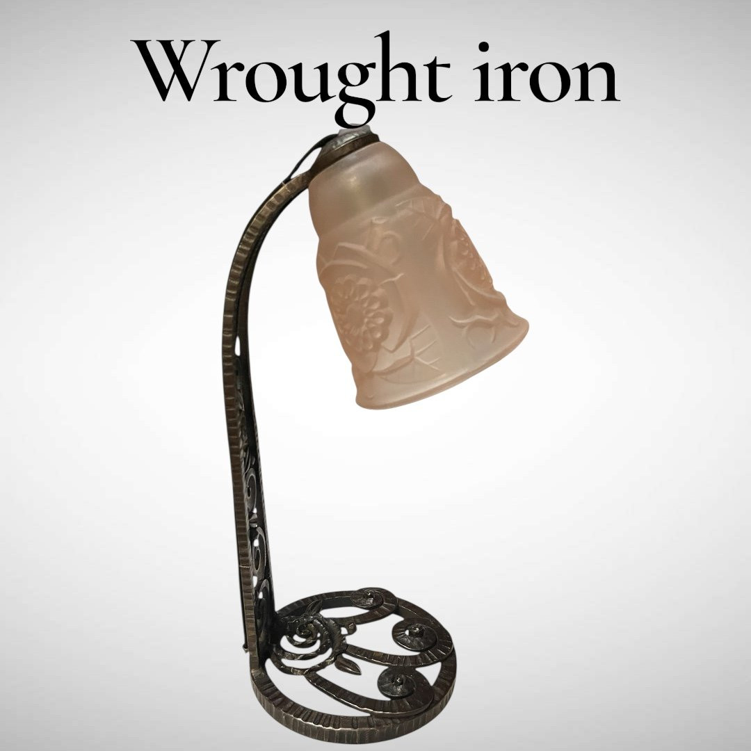 Lampe en fer forgé et verre moulé attribuée à Edgar Brandt-photo-2