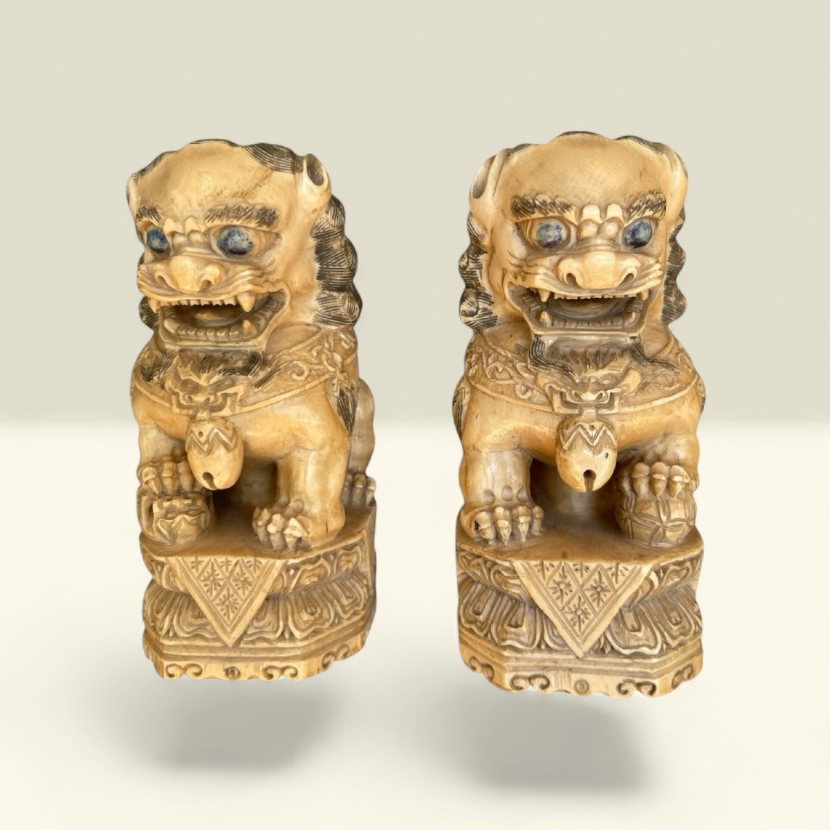 Paire de chiens de Fo en ivoire-photo-2