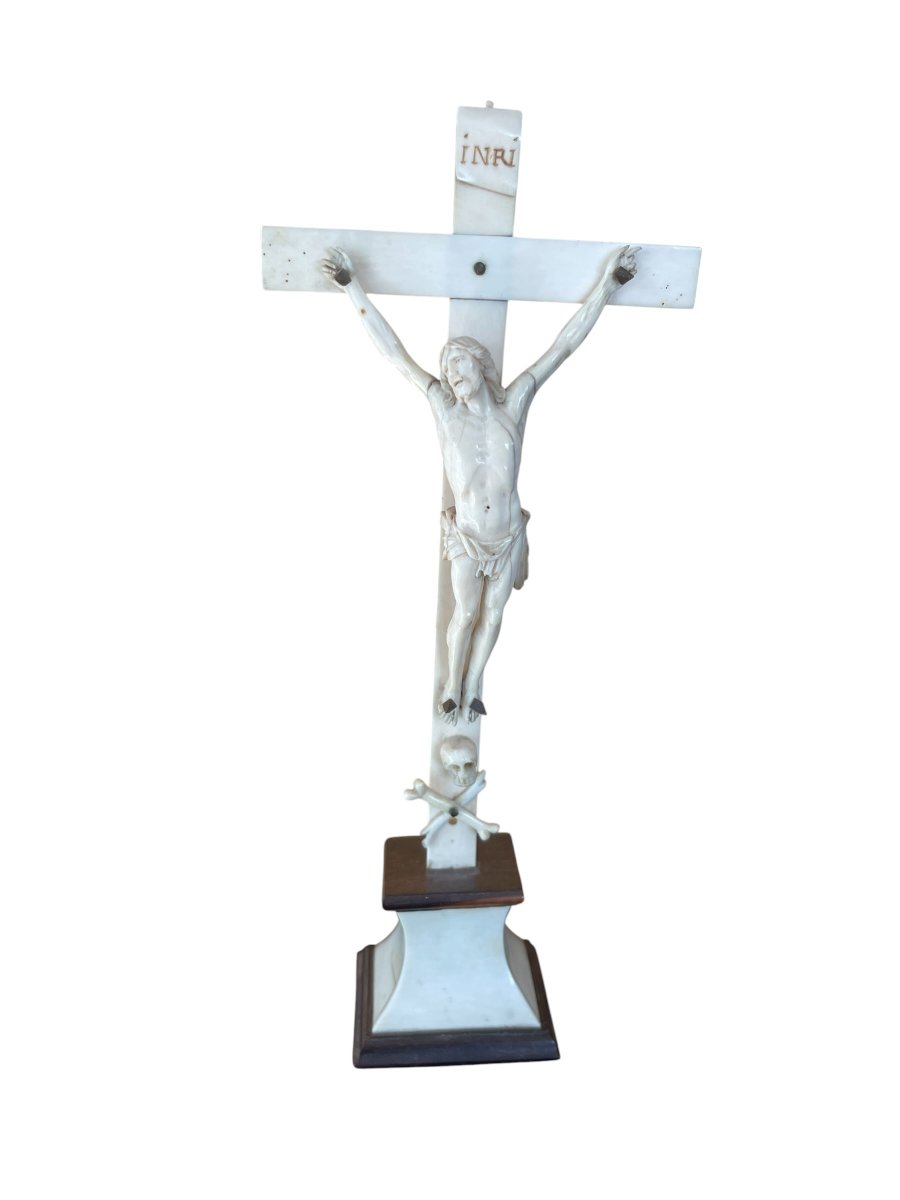Crucifix en ivoire XVIII eme siècle 