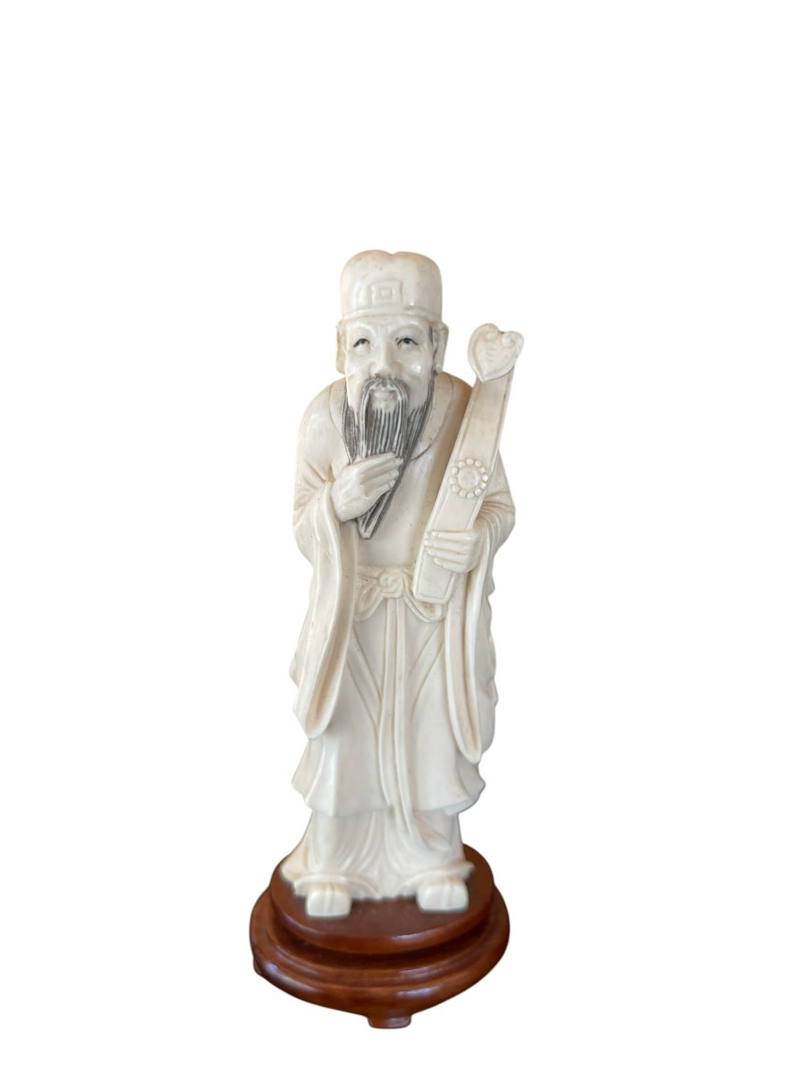 Sculpture d'un dignitaire chinois en Ivoire