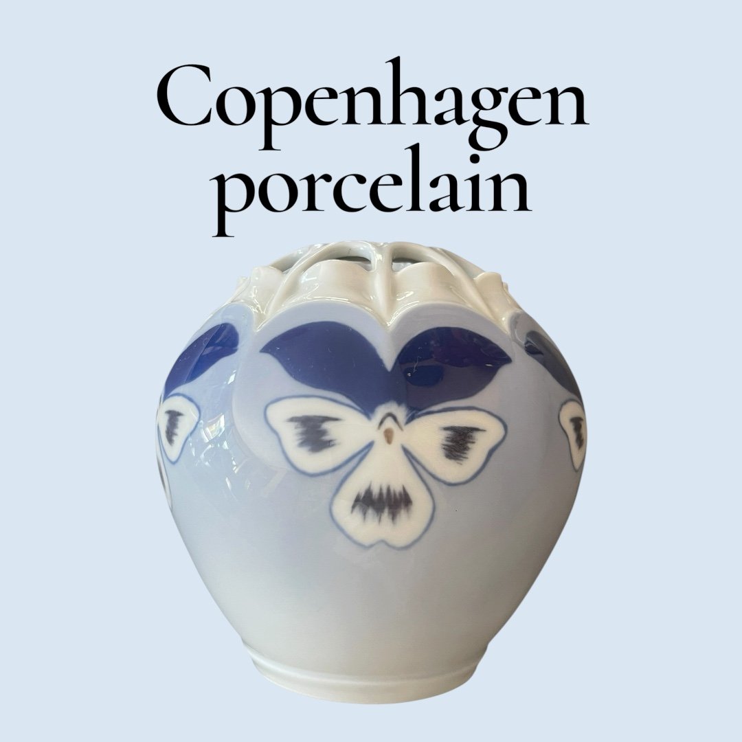 Vase à décor de fleurs en porcelaine signé Royal Copenhague-photo-1