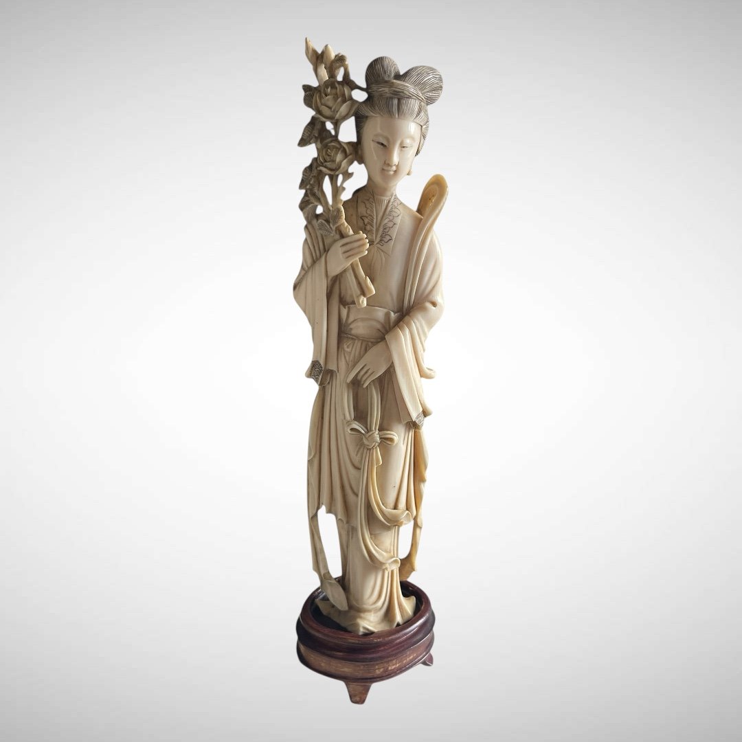 Ivory Sculpture Depicting An Elegant Chinese Woman -photo-3