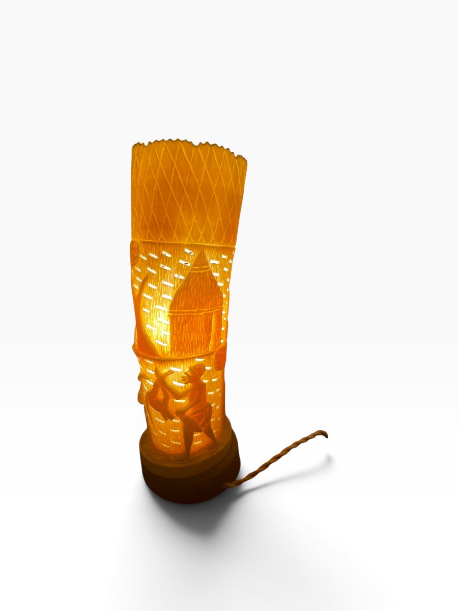 Lampe en ivoire ajourée représentant la vie quotidienne en Afrique-photo-8
