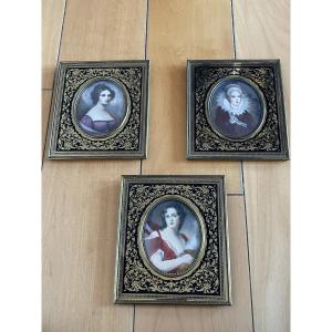 Ensemble de 3 miniatures sur ivoire représentant des femmes du XVII ème siècle