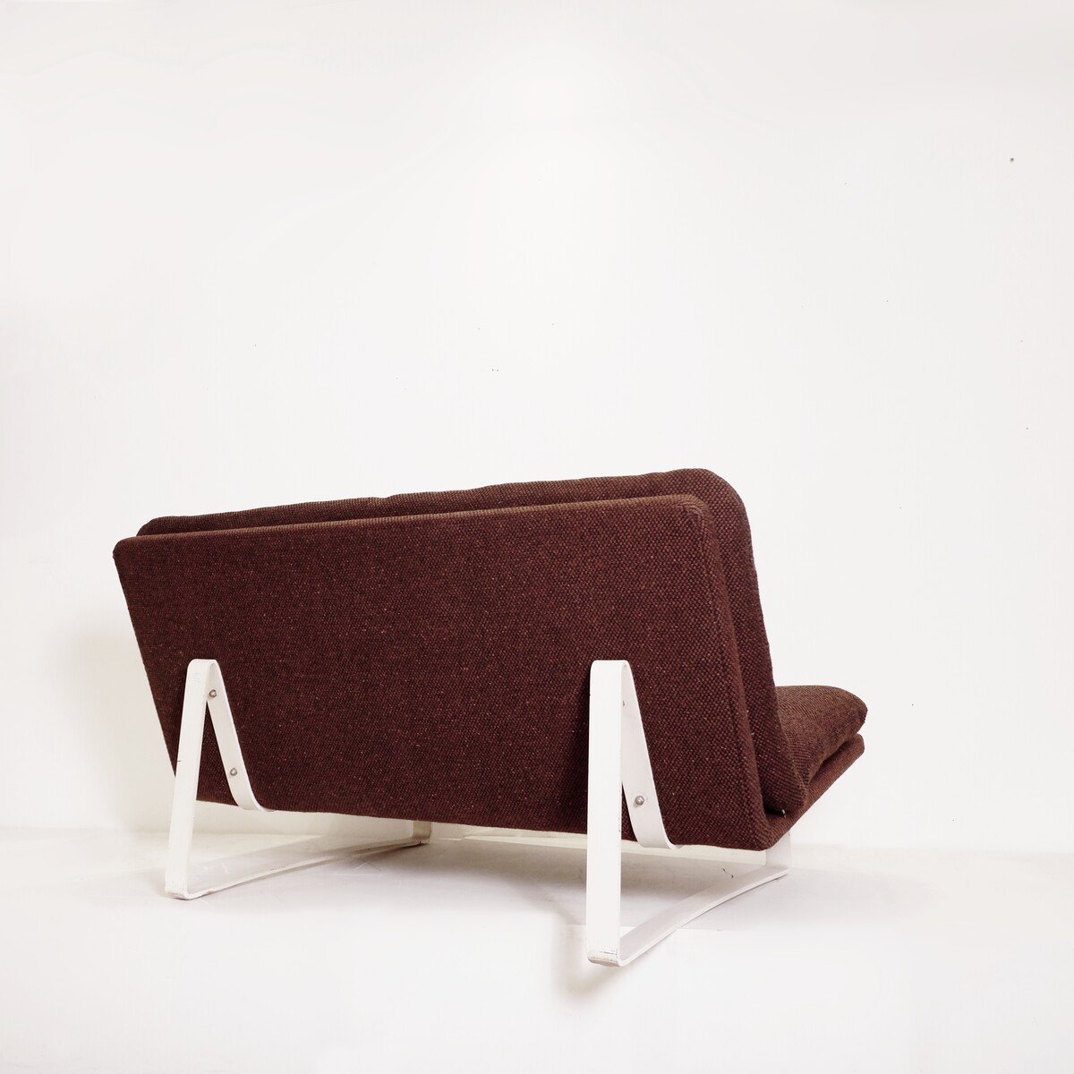 Canapé 2 places en revêtement marron et base blanche par Kho Liang Ie pour Artifort, 1968-photo-3