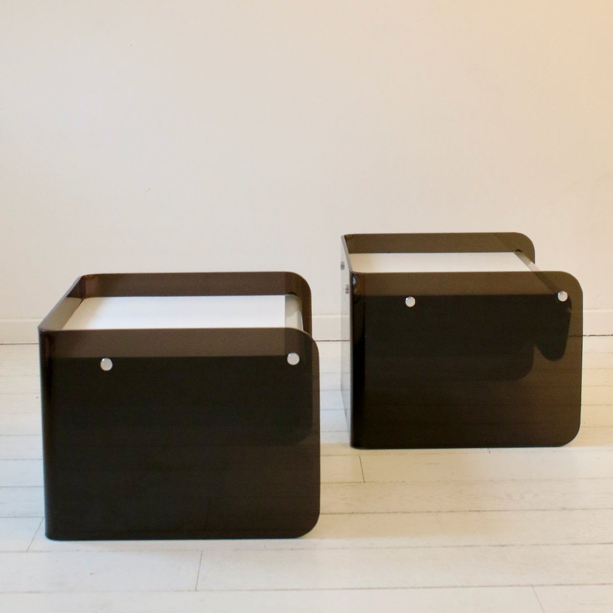  Paire de tables de chevet en Altuglas de Bernard Govin pour Duralinox circa 1970-photo-5