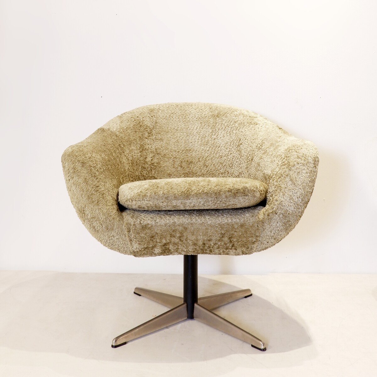 Pair Of Swivel Armchairs In The Overman Mfg Style, 1960s-photo-4
