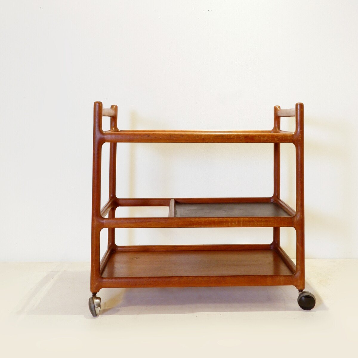 Desserte mid-century danoise par Johannes Andersen pour Silkeborg - 1960s-photo-1