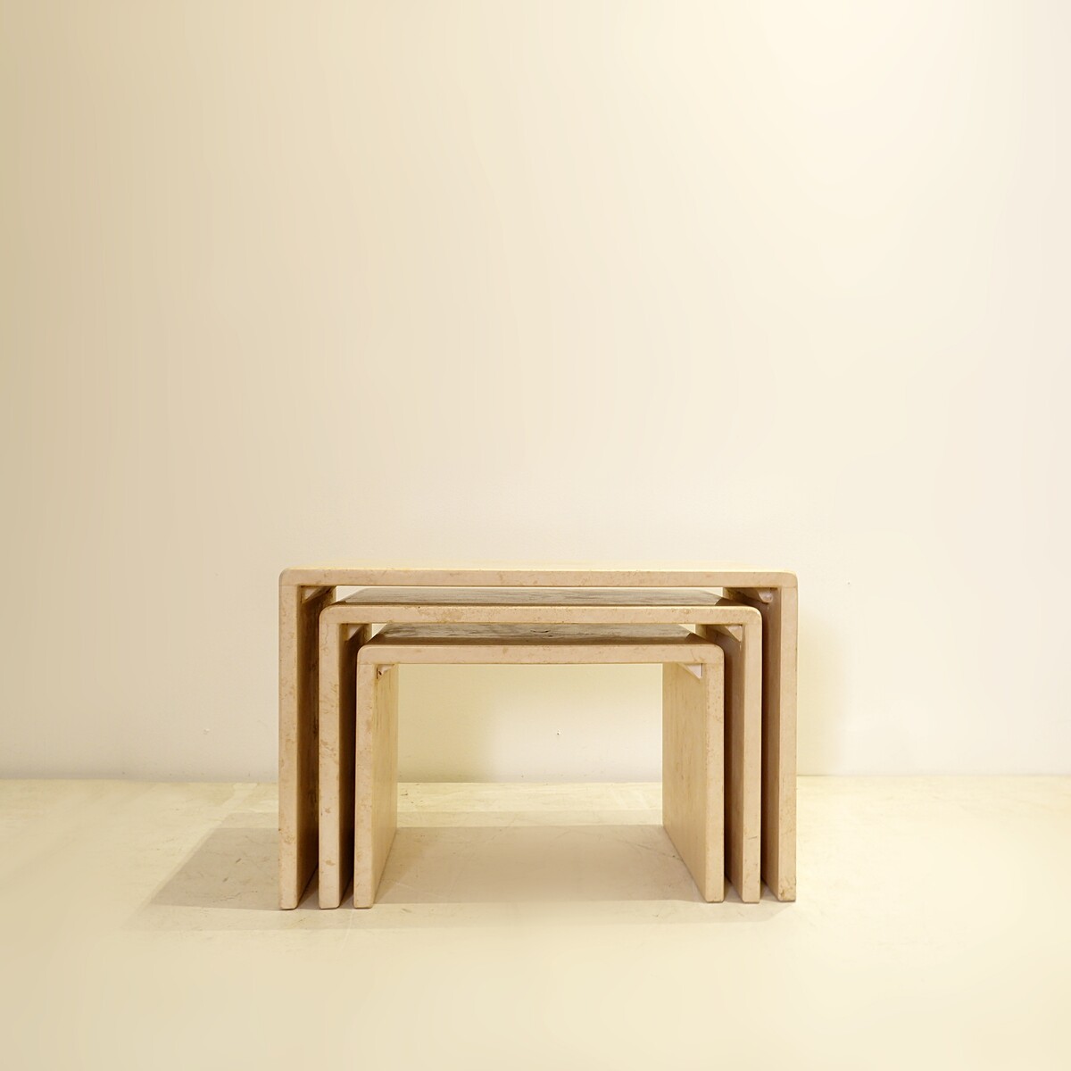 Lot de 3 tables gigognes en travertin italien, années 1970-photo-2