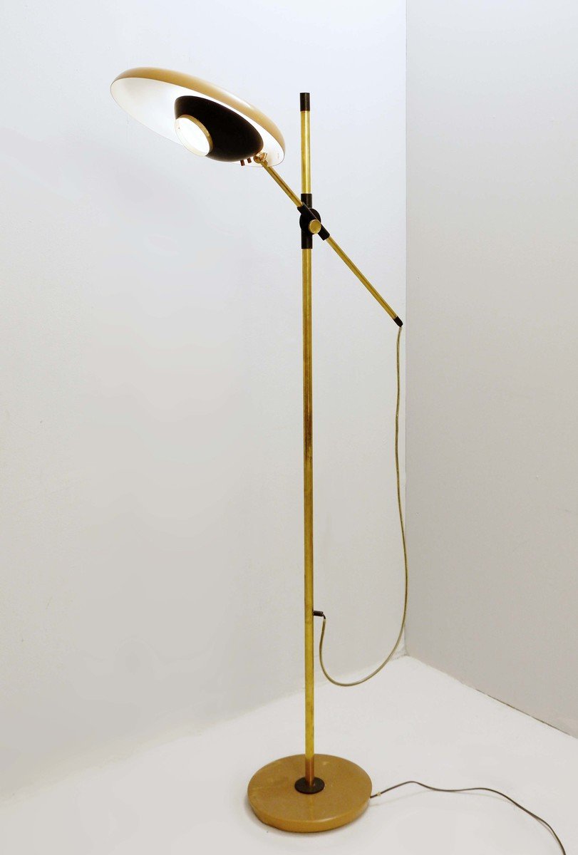 Articulated Floor Lamp Model "555 T" In Golden Brass And Painted Metal By Oscar Torlasco For Lumi-photo-4