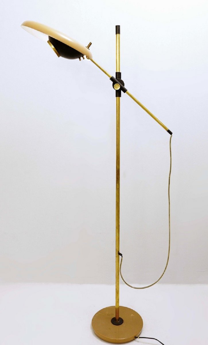 Articulated Floor Lamp Model "555 T" In Golden Brass And Painted Metal By Oscar Torlasco For Lumi