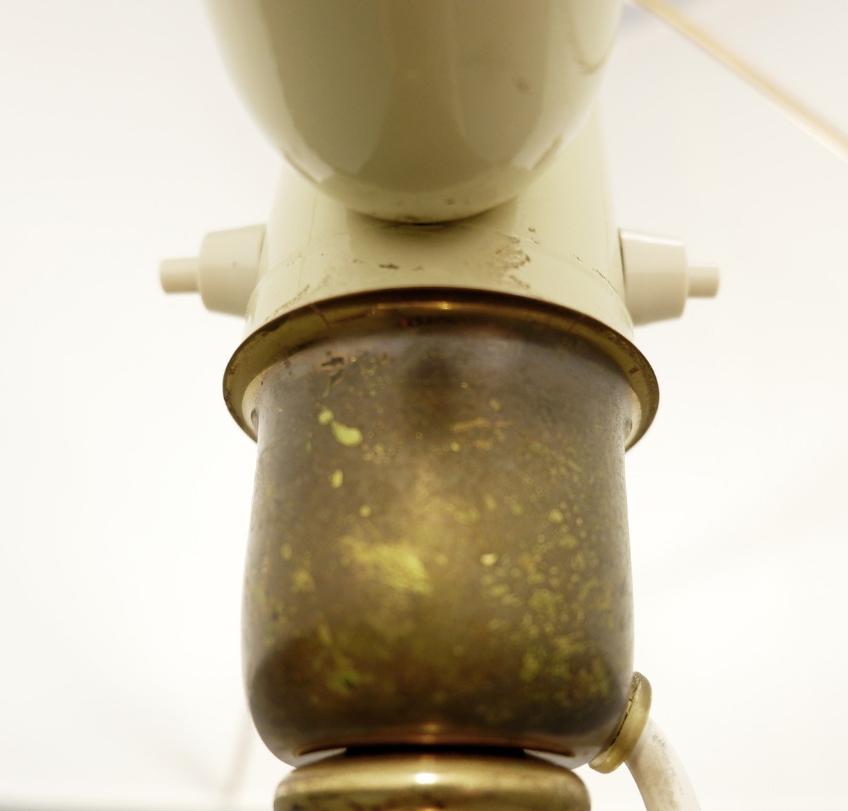 Table Lamp And Brass And Lucite - 3 Bulbs-photo-3