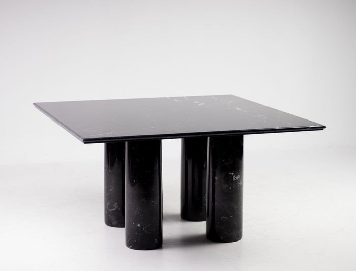 Table à dîner en marbre noir 