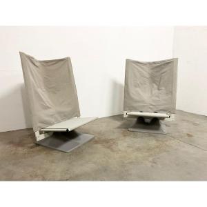 Deux Chaises Post-modernes Modèle Aeo Par Paolo Degenallo