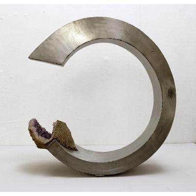  Sculpture En Arc En Aluminium Brossé Et Améthyste