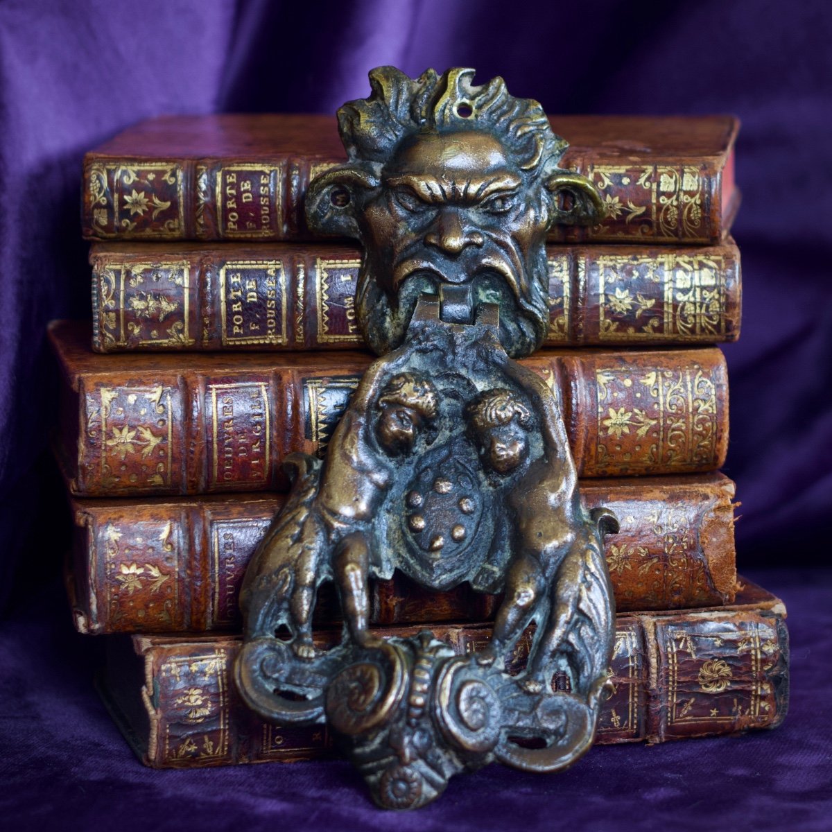Bronze Door Knocker With Medici Coat Of Arms And Putti Reggistemma In The Renaissance Taste -photo-1