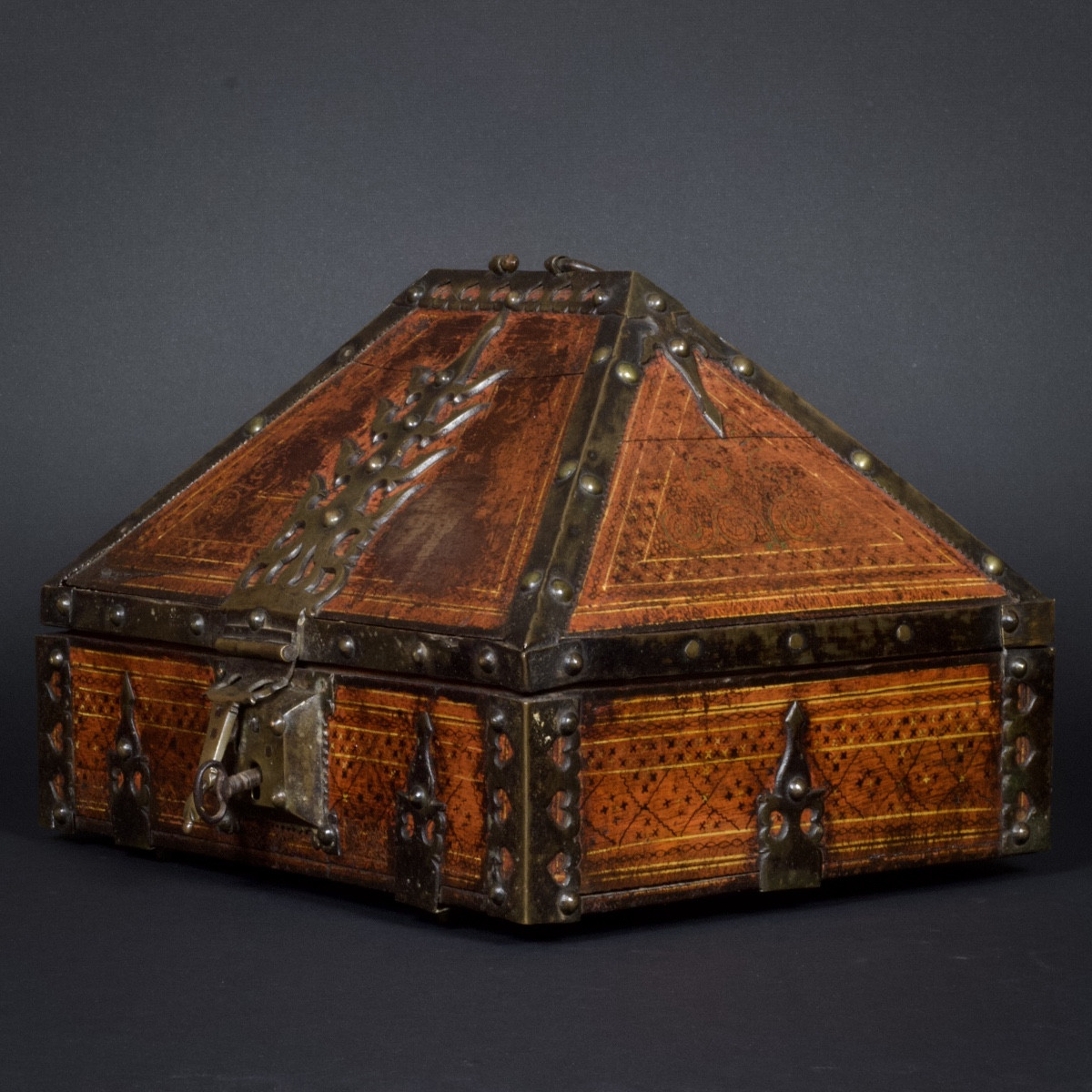 Coffret de mariage du Kerala, Bois polychrome laqué et ferrures , Inde,  XIXe Siècle 