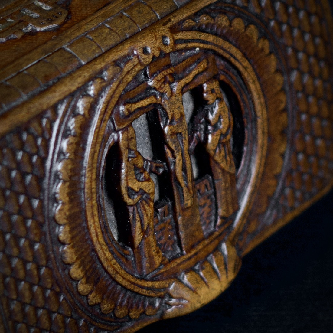 Carved Wooden Snuffbox With Crucifixion Decoration, 19th Century-photo-4