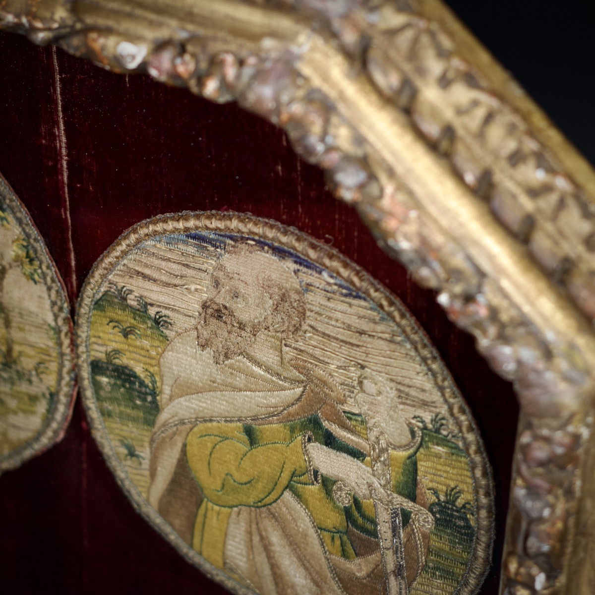 Broderies avec Saint Pierre et Saint Paul dans un cadre cctogonal ancien, XVI-XVIIe siècle-photo-6
