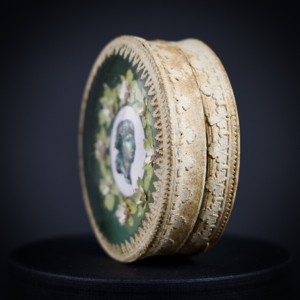 Small Lady's Box In Boiled Cardboard, Curved Glass And Artificial Flowers, 19th Century-photo-3