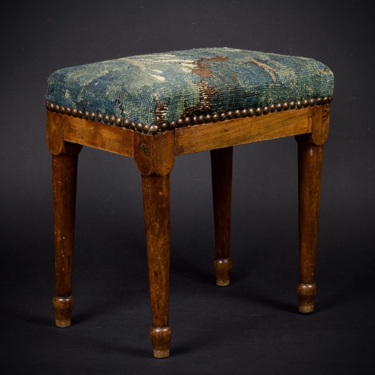 Petit repose-pieds ou tabouret, tapissé d'un fragment Aubusson, Fin XVIIIe début XIXe-photo-2