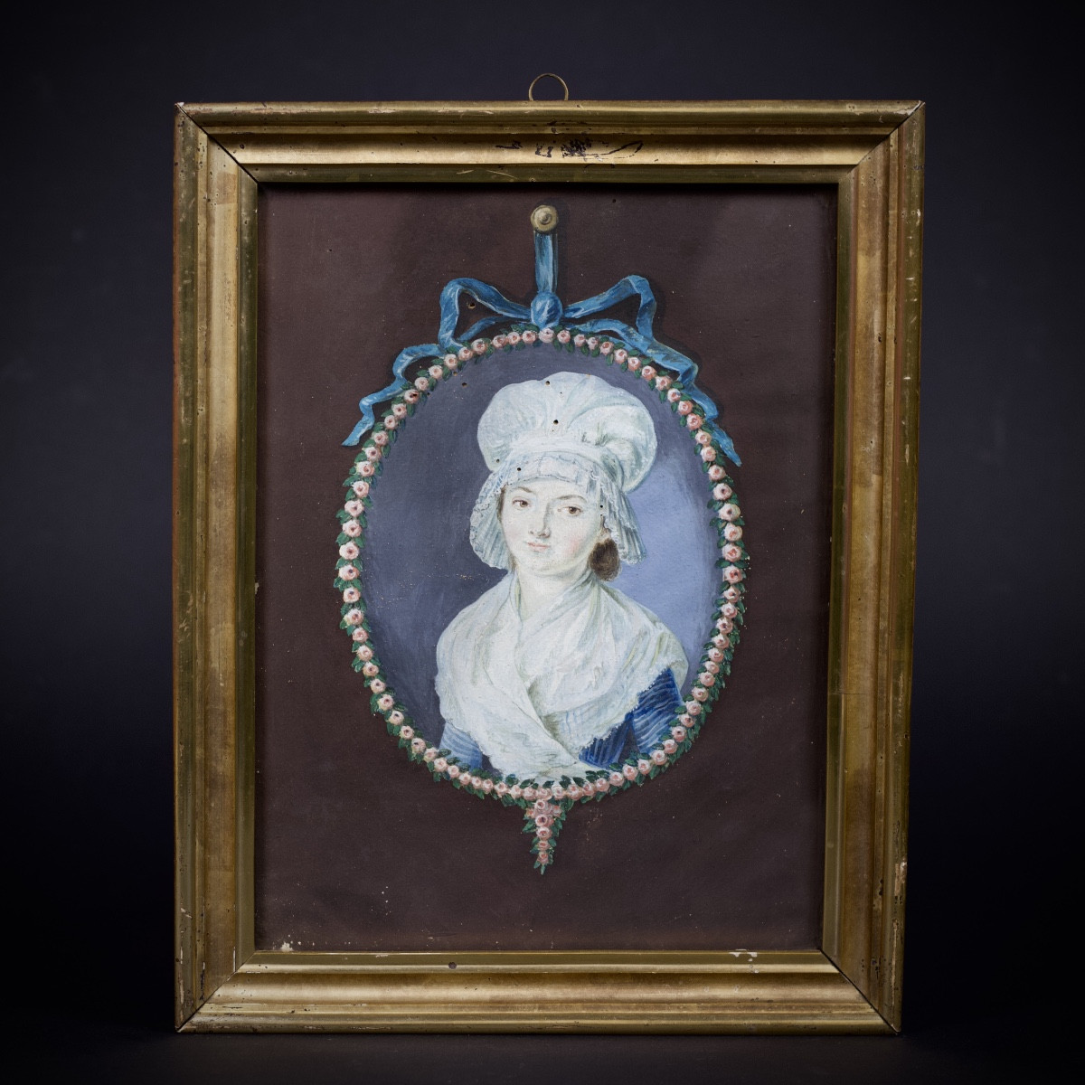 École française, Portrait de jeune femme, gouache sur papier marouflé, fin du XVIIIe siècle